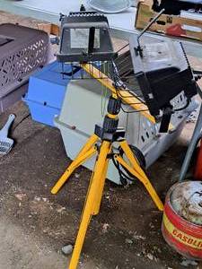 lot 740 image: Dual Head Shop Work Light with Adjustable Tripod Stand