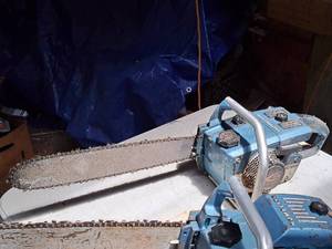 lot 749 image: Homelite Gasoline-Powered Chainsaw 16 Bar
