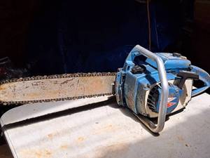 lot 750 image: Homelite XL 12 Gasoline-Powered Chainsaw 16 Bar