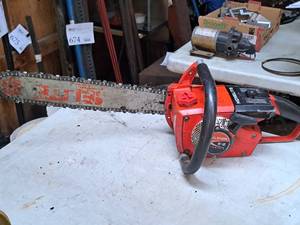 lot 756 image: Homelite Super E-Z Gasoline-Powered Chainsaw 16 Bar