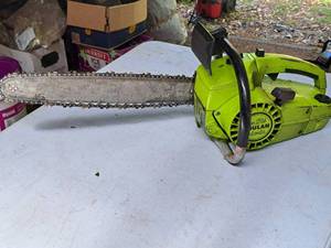 lot 758 image: Poulan Super 250A Gasoline-Powered Chainsaw 16 Bar S25DA-38CCM