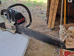 lot 760 image: Craftsman Gasoline-Powered Chainsaw 16 Bar 358.355141