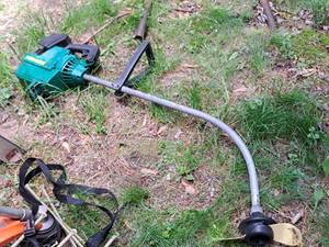 lot 788 image: Weed Eater Gasoline-Powered Weed Trimmer