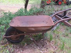 lot 790 image: Metal Wheelbarrow