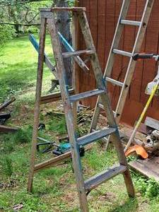lot 791 image: 5 Wood Step Ladder