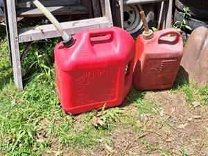 lot 800 image: Lot of (2) Plastic Gasoline Cans - 5-Gallon and 2.5-Gallon