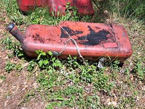 lot 802 image: Recreational Products Marketing Econo-Tank Gas Tank
