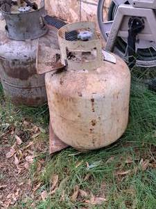 lot 806 image: Propane Tank with Side Mounts