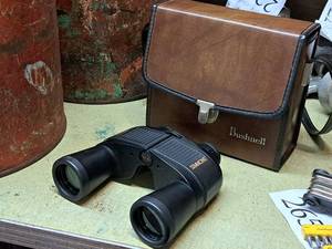 lot 809 image: Simmons 8x40 Binoculars 1125