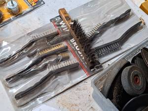 lot 811 image: Wire Brush Set 8-piece
