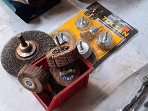 lot 812 image: Assorted Wire Brush Drill Attachment Sets