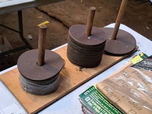 lot 815 image: Assorted Sanding Discs with Disc Holder Base
