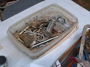lot 823 image: Lot of (1 Tote) Assorted Cotter Pins