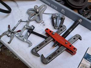 lot 824 image: Lot of (5) Pullers (assorted)