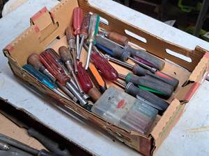 lot 836 image: Lot of (1 Box) Assorted Nut Drivers