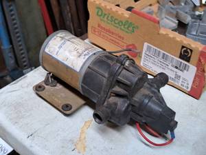lot 840 image: SHURFlo 12VDC Diaphragm Pump