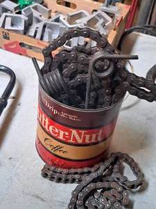 lot 842 image: Lot of (1 Can) Chains and Springs