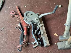 lot 865 image: Lot of (4) Hitch, Hand Winch and (2) Chain Tighteners