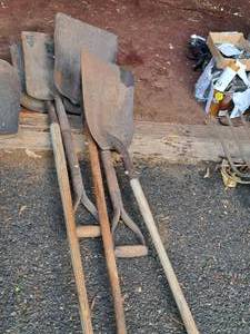 lot 873 image: Lot of (5) Flat Shovels (assorted)