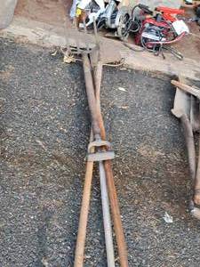 lot 874 image: Lot of (4) Cultivating Tools - Hoes, Rake, Fork