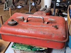 lot 399C image: Scott-Atwater Metal Marine Gasoline Tank