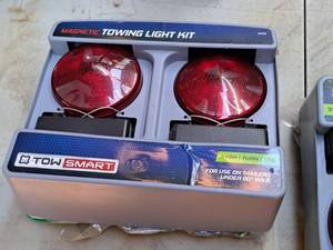 lot 882 image: Tow Smart Towing Light Kit  Magnetic (New)