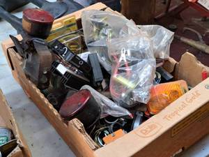 lot 886 image: Lot of (1 Box) Trailer Lights, Harnesses and Accessories