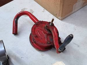 lot 890 image: Barrel Pump