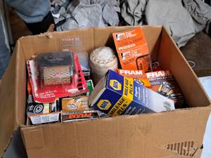lot 899 image: Lot of (1 Box) Assorted Oil Filters and Fuel Filters