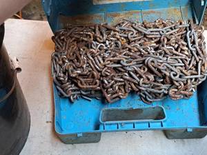 lot 903 image: Quik Grip Tire Chain Set