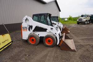 lot 2 image: 2009 Bobcat S175 Skid Loader Skid Steer