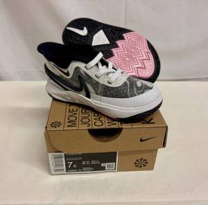 lot 26 image: Kyrie 8(TD) Size 7C