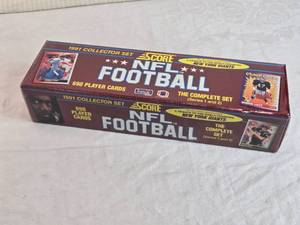 lot 14 image: Unopened Box of 1991 Score NFL Football Trading Cards Complete Set
