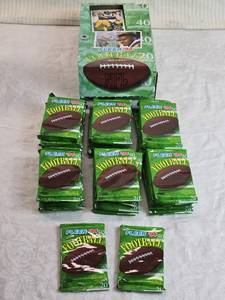 lot 29 image: Lot of 32 Unopened Packs of Fleer 94 NFL Football Trading Cards with Box