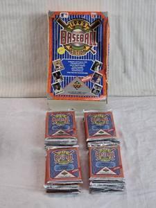 lot 40 image: Lot of 20 Unopened Packs of 1992 Baseball Edition Upper Deck Trading Cards