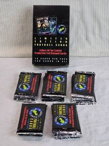 lot 45 image: Lot of 25 Unopened Packs of 1992 Draft Picks Classic Limited Edition Football Cards
