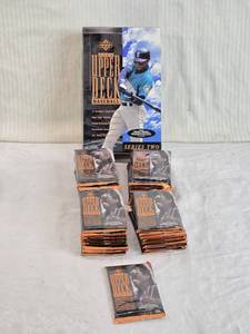 lot 53 image: Lot of 25 Unopened Packs of 1994 Upper Deck Series Two Baseball Cards
