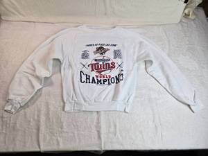 lot 97 image: Vintage Minnesota Twins 1987 World Series Champion Sweatshirt No Tag