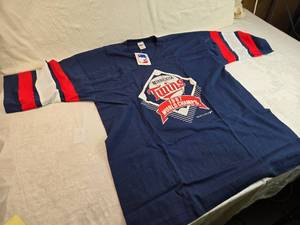 lot 99 image: Vintage Minnesota Twins 1987 World Champs Jersey XXL