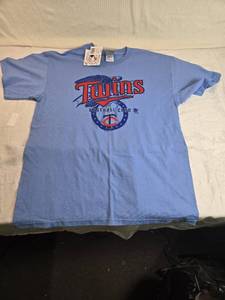 lot 102 image: Minnesota Twins Baseball T-Shirt Size L