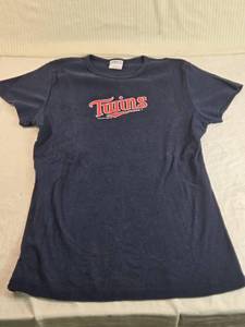 lot 103 image: Minnesota Twins T-Shirt Justin Morneau Size XL