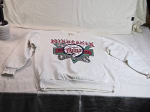 lot 105 image: Minnesota Twins 1991 World Series Champions Sweatshirt Size XL