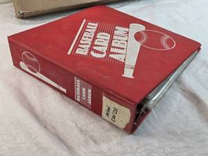 lot 139 image: Binder of Various Baseball Cards from the Early 90s