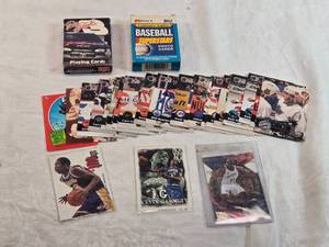 lot 153 image: Assortment of NBA and NHL Cards