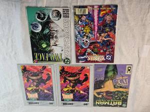 lot 187 image: Lot of 5 Batman Related Comic Books