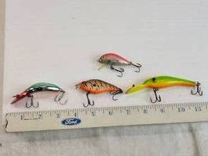 lot 221 image: Lot of Vintage Fishing Lures with Hooks - Heddon Tadpolly and Others