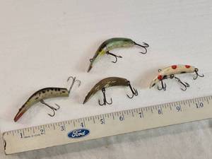 lot 226 image: Lot of Vintage Fishing Lures - Lazy Ike-3 and Others