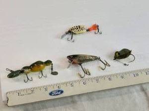 lot 228 image: Vintage Fishing Lures- items include a Shakespeare Glo-Lite lure and a Heddon Firetail Sonic lure