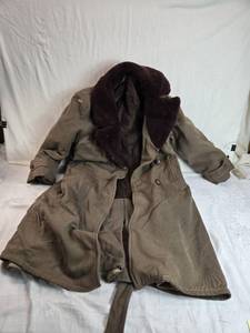 lot 285 image: Vintage Lake-O-Woods Insulated Coat with Alpaca Pile Lining