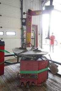 lot 6 image: Tire Changer